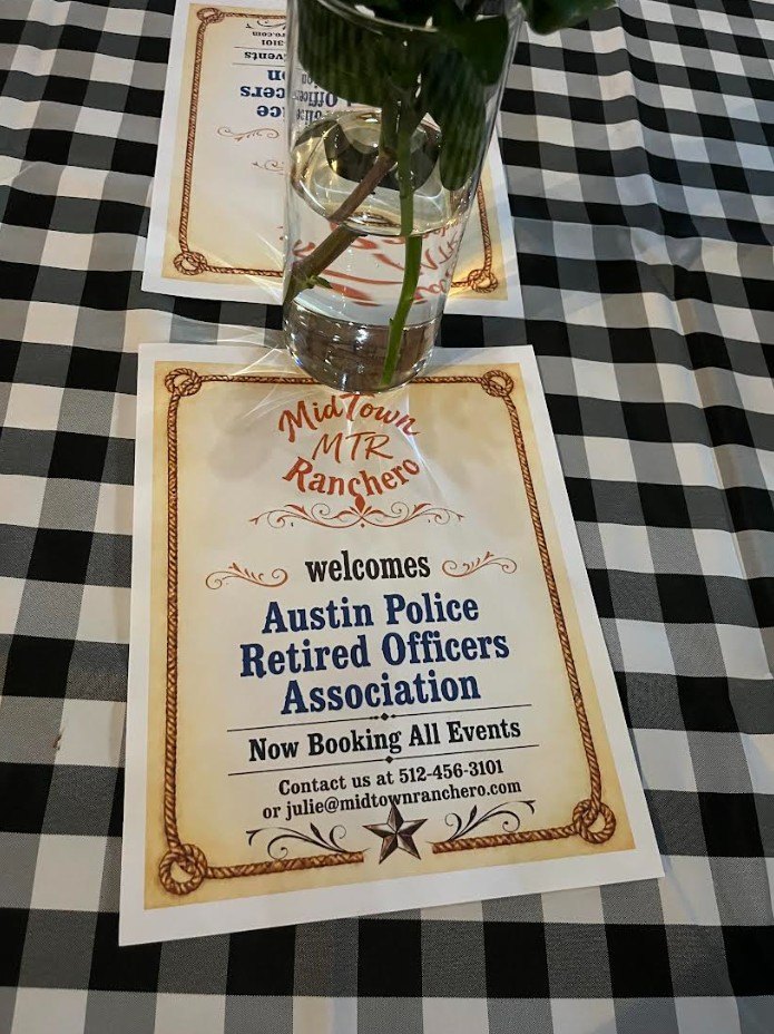 Tarjeta de mesa de bienvenida a la Austin Police Retired Officers Association